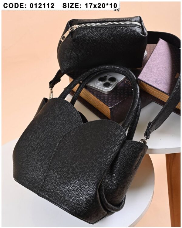 ⁦classic yet modern crossbody handbag⁩ - الصورة ⁦9⁩