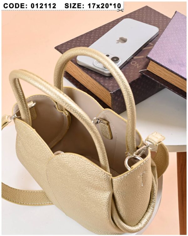 ⁦classic yet modern crossbody handbag⁩ - الصورة ⁦13⁩