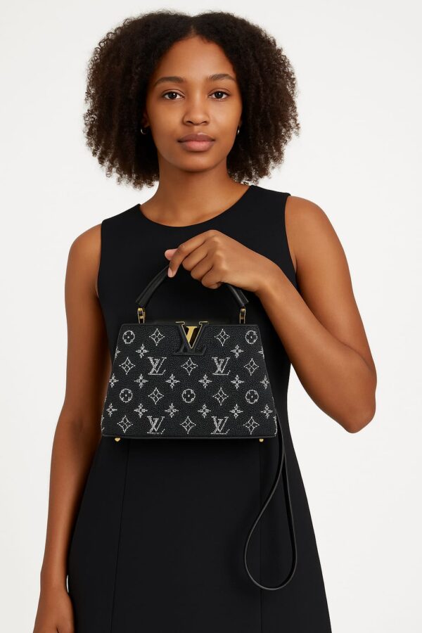 ⁦LV Capucines Mini Mirror Monogram – 25x20 cm⁩ - الصورة ⁦3⁩