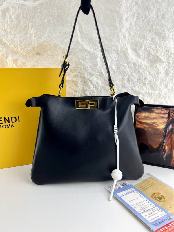 ⁦Fendi Peekaboo Large bag embodies Italian luxury at its finest⁩ - الصورة ⁦3⁩