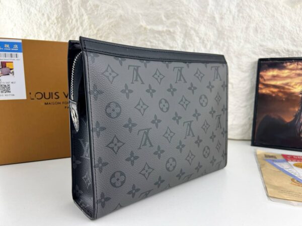 ⁦Louis Vuitton – Monogram Eclipse Pouch (Black) Shadow Luxe⁩ - الصورة ⁦3⁩