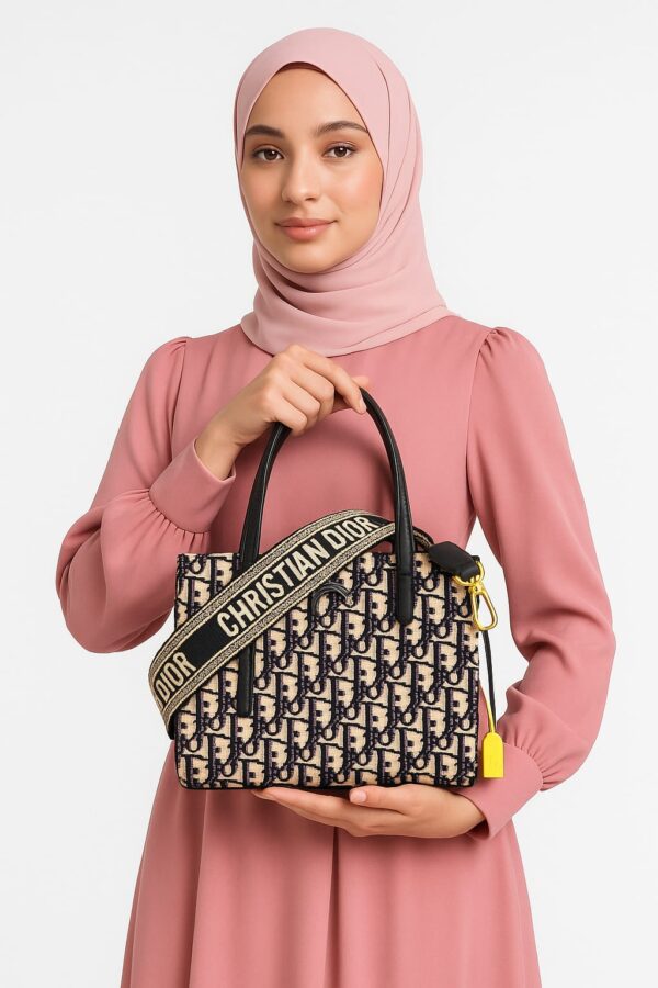 ⁦classy hand bag⁩ - الصورة ⁦2⁩