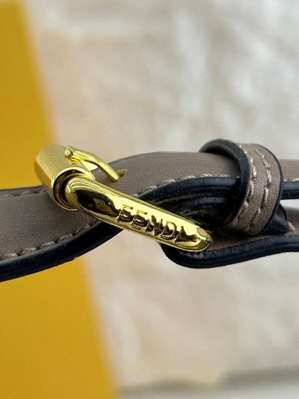 ⁦Fendi Peekaboo Large bag embodies Italian luxury at its finest⁩ - الصورة ⁦10⁩