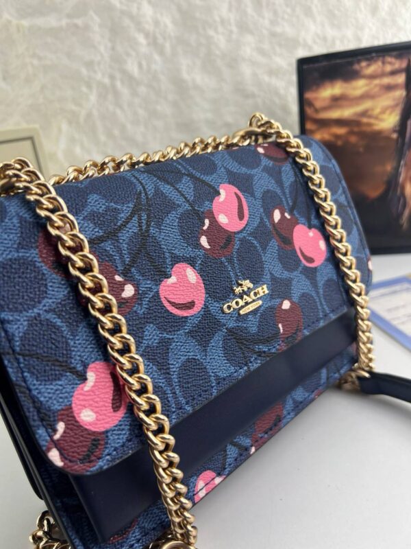 ⁦Luxury Coach mini bags with a playful twist⁩ - الصورة ⁦3⁩