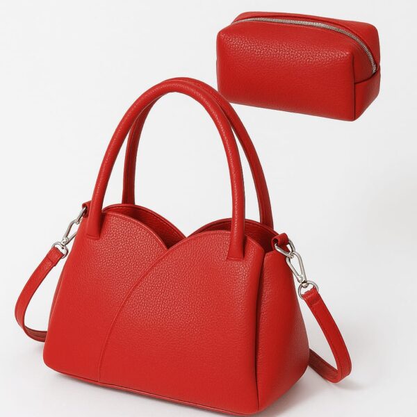 ⁦classic yet modern crossbody handbag⁩ - الصورة ⁦3⁩