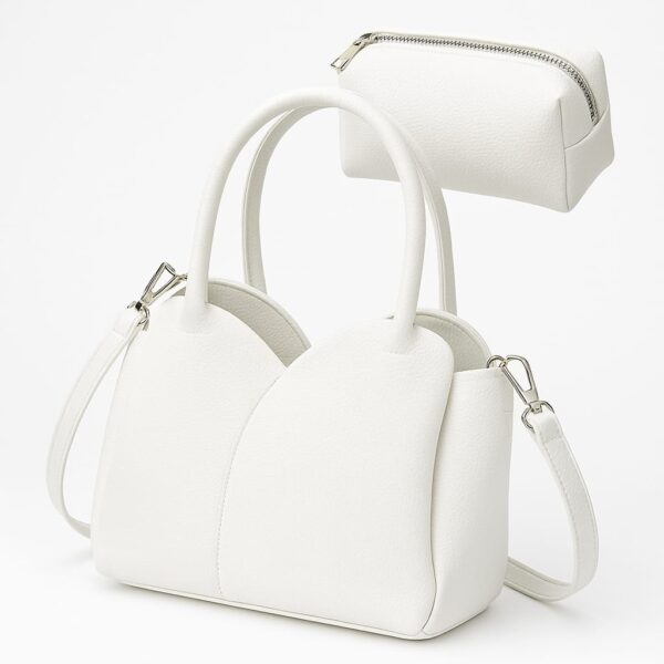 ⁦classic yet modern crossbody handbag⁩ - الصورة ⁦4⁩