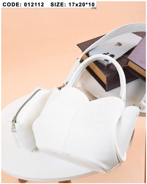 ⁦classic yet modern crossbody handbag⁩ - الصورة ⁦12⁩
