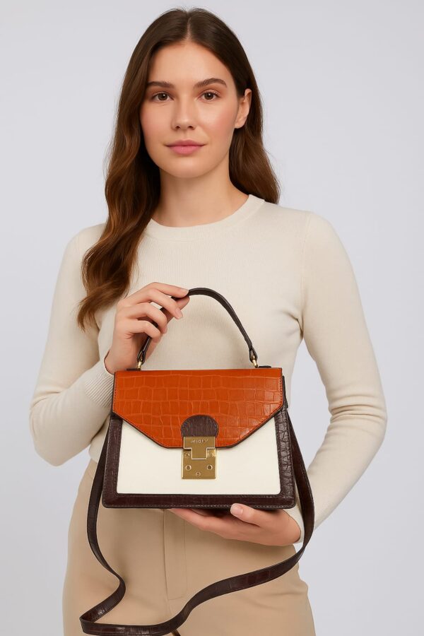 ⁦The Croc Elegance handbag⁩ - الصورة ⁦2⁩