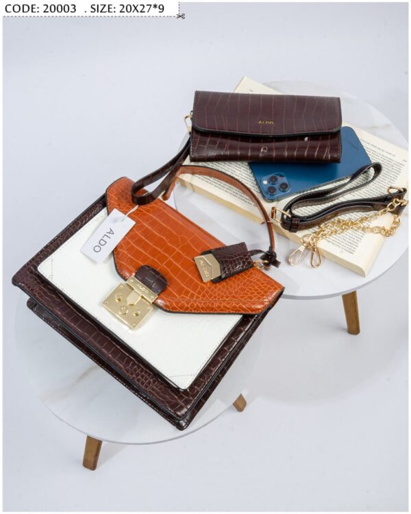 ⁦The Croc Elegance handbag⁩ - الصورة ⁦3⁩