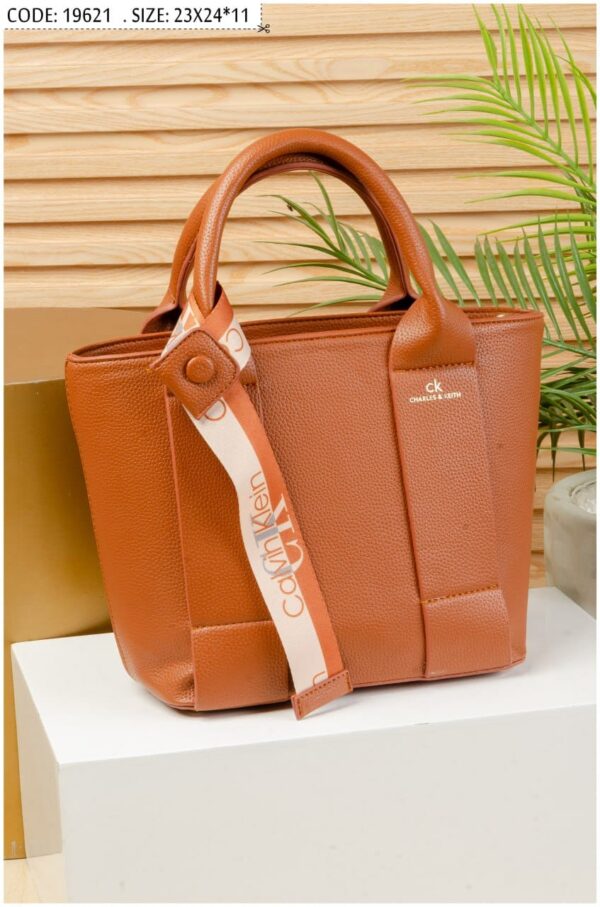 ⁦Metro Chic Carryall⁩ - الصورة ⁦2⁩
