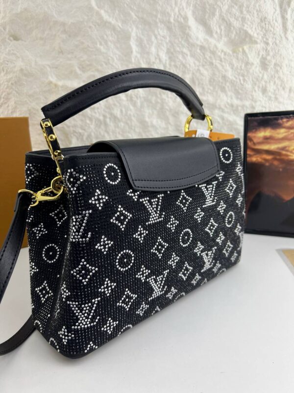 ⁦LV Capucines Mini Mirror Monogram – 25x20 cm⁩ - الصورة ⁦4⁩