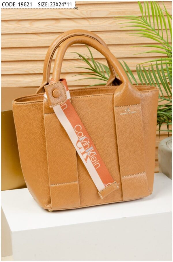 ⁦Metro Chic Carryall⁩ - الصورة ⁦4⁩