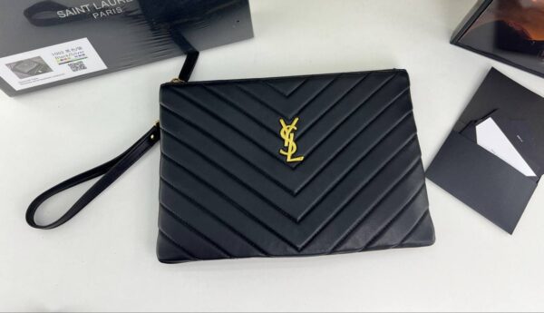 ⁦YSL Quilted Leather Clutch (Gold / Silver Logo)⁩ - الصورة ⁦3⁩