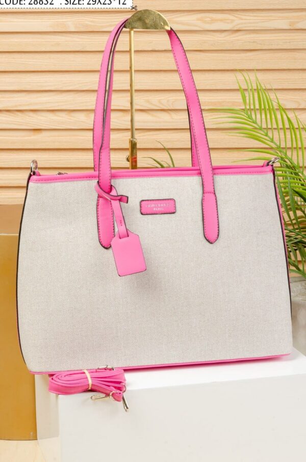 ⁦Canvas Chic Tote⁩ - الصورة ⁦4⁩
