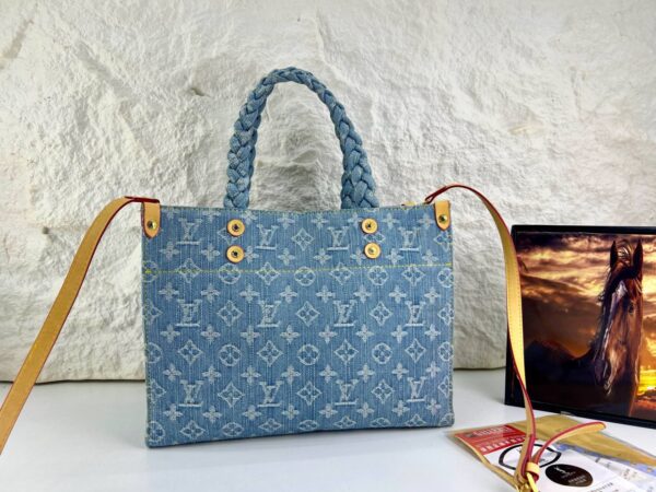 ⁦Denim Tote Elegance⁩ - الصورة ⁦3⁩