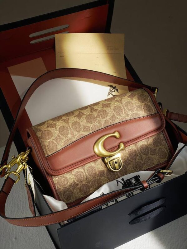 ⁦Coach Classic Charm⁩ - الصورة ⁦3⁩