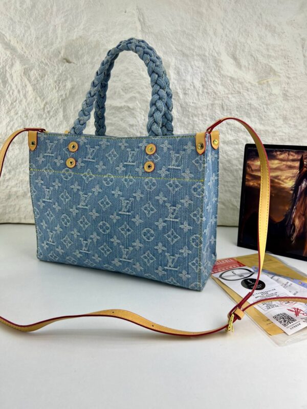 ⁦Denim Tote Elegance⁩ - الصورة ⁦4⁩