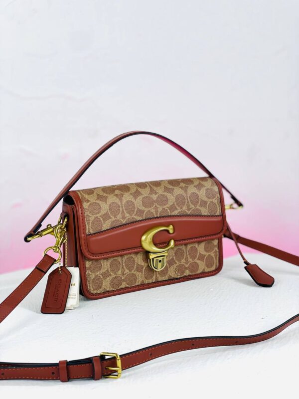 ⁦Coach Classic Charm⁩ - الصورة ⁦2⁩
