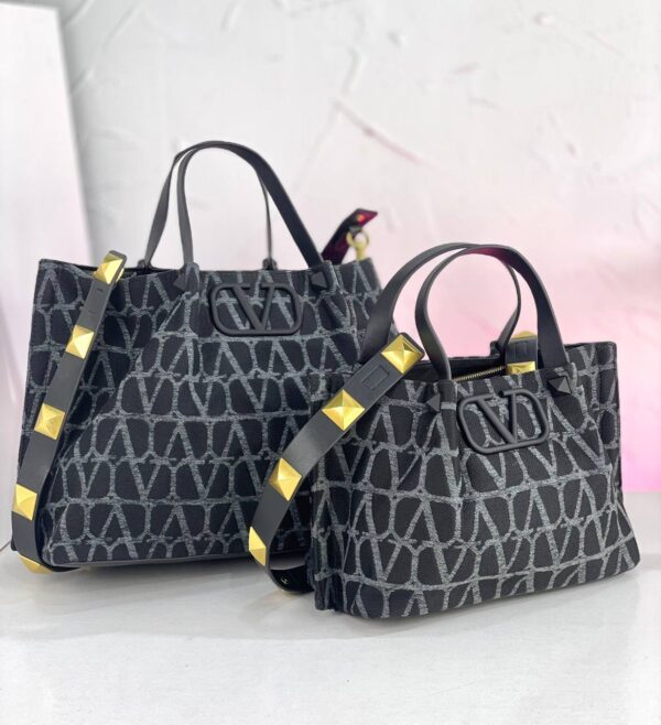 ⁦Valentino Icon Tote⁩ - الصورة ⁦4⁩