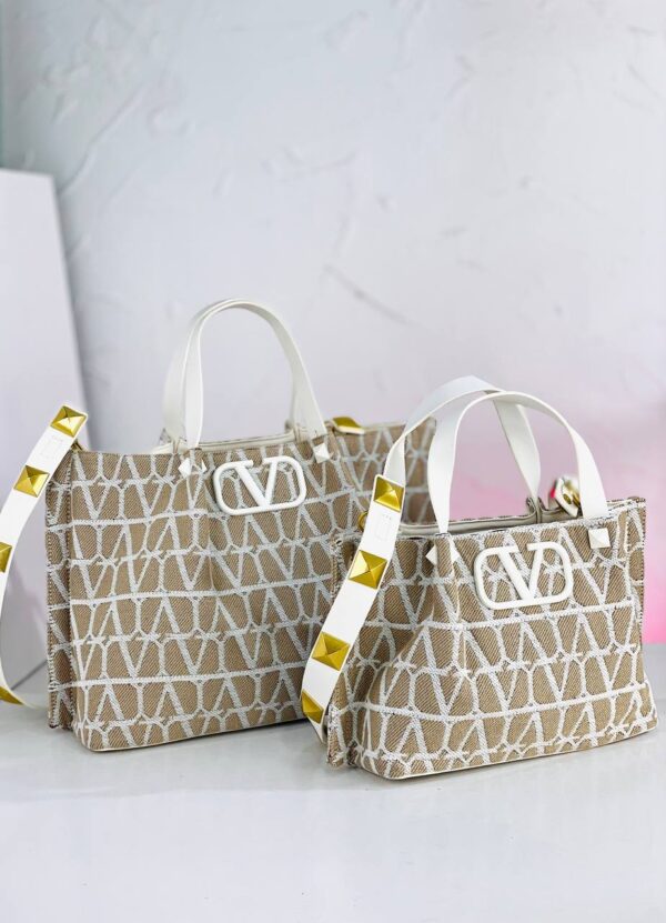 ⁦Valentino Icon Tote⁩ - الصورة ⁦12⁩
