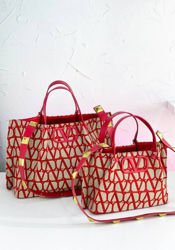 ⁦Valentino Icon Tote⁩ - الصورة ⁦8⁩