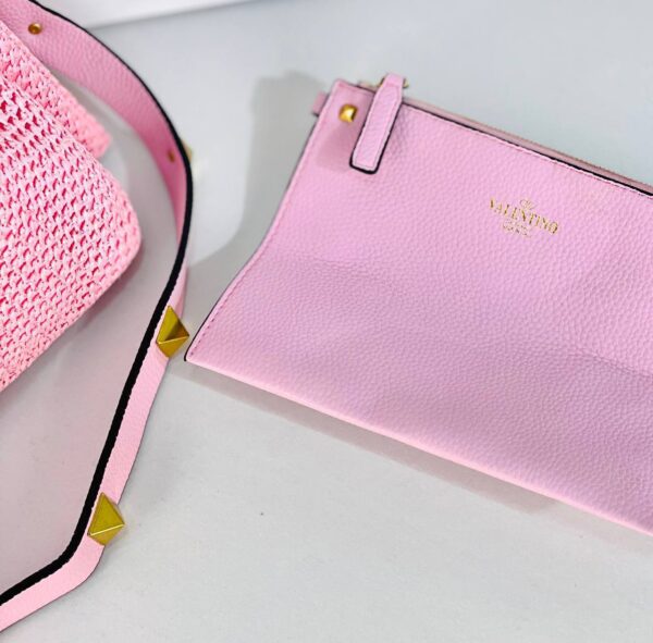 ⁦Valentino Glow Tote⁩ - الصورة ⁦10⁩