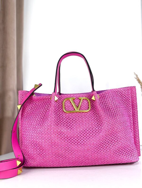 ⁦Valentino Glow Tote⁩ - الصورة ⁦2⁩