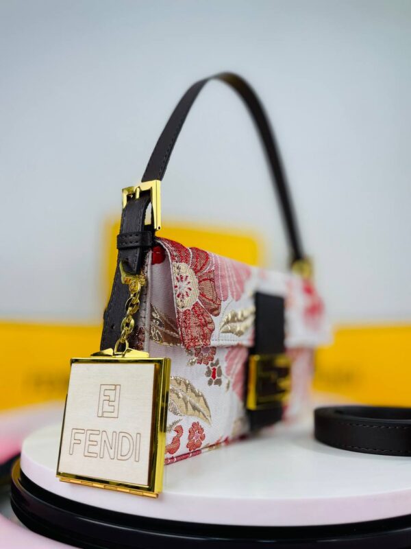 ⁦Fendi Bloom Charm⁩ - الصورة ⁦3⁩