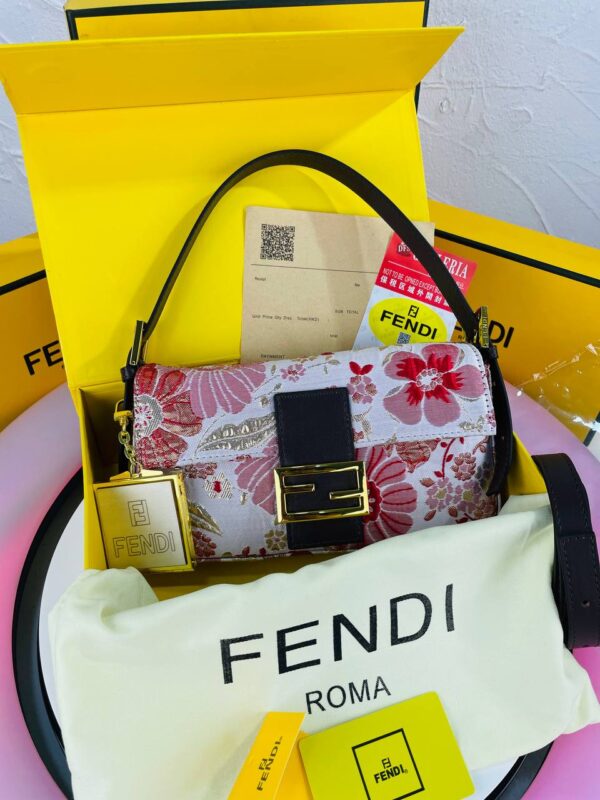 ⁦Fendi Bloom Charm⁩ - الصورة ⁦5⁩