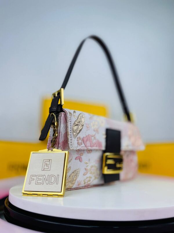 ⁦Fendi Bloom Charm⁩ - الصورة ⁦8⁩