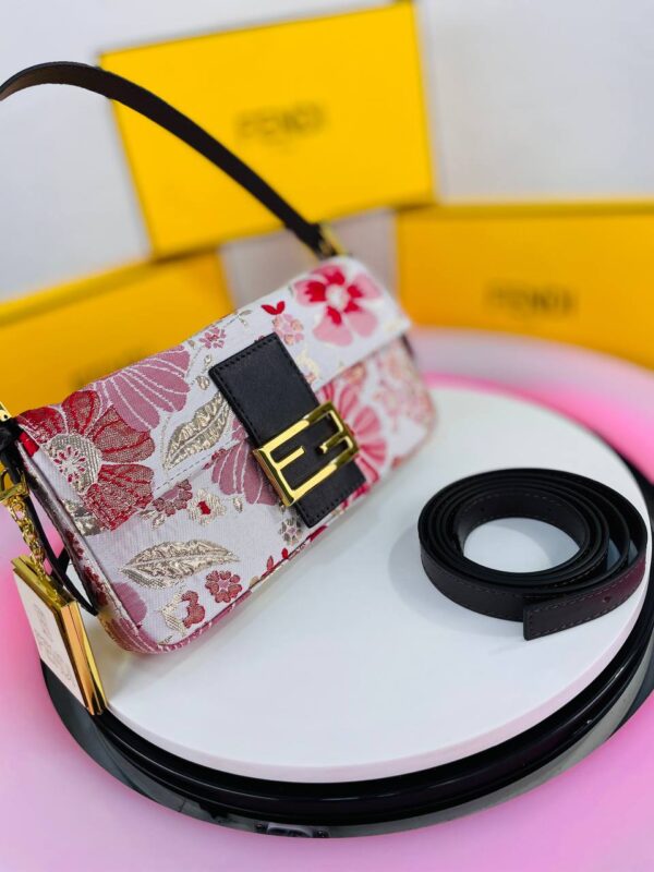 ⁦Fendi Bloom Charm⁩ - الصورة ⁦4⁩