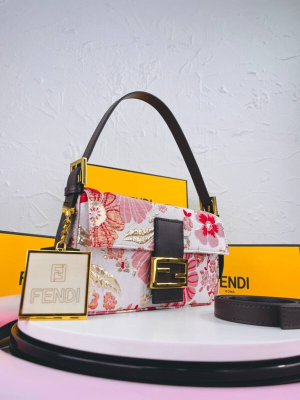⁦Fendi Bloom Charm⁩ - الصورة ⁦2⁩
