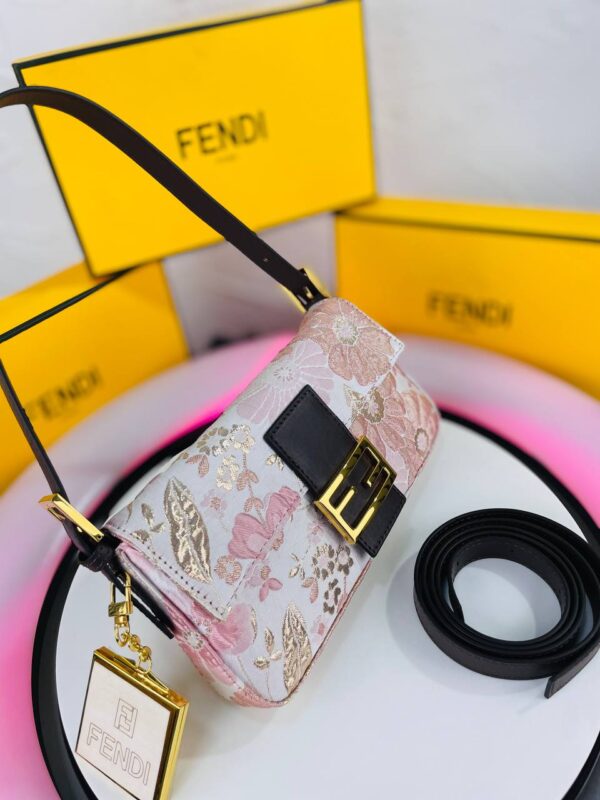 ⁦Fendi Bloom Charm⁩ - الصورة ⁦9⁩