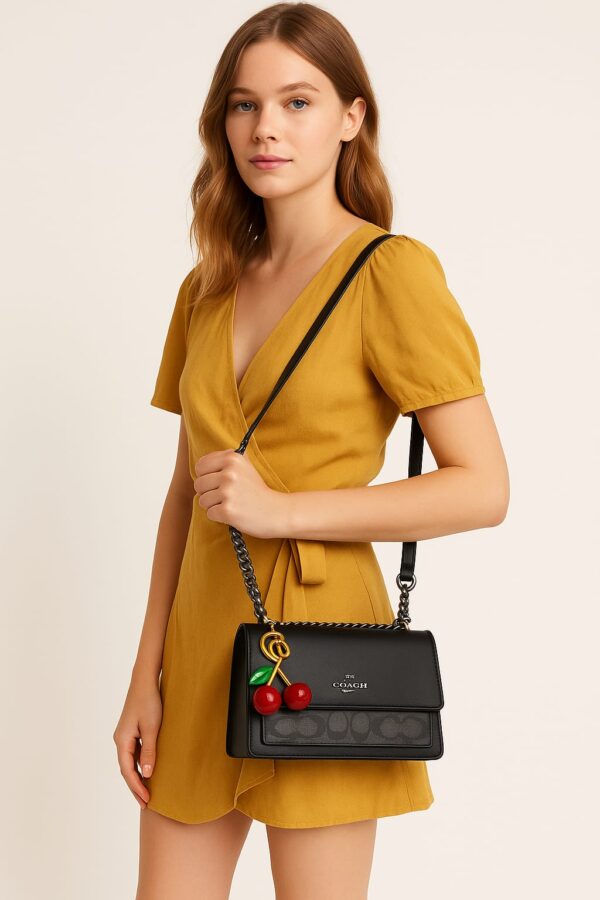 ⁦Coach Cherry Luxe⁩ - الصورة ⁦2⁩