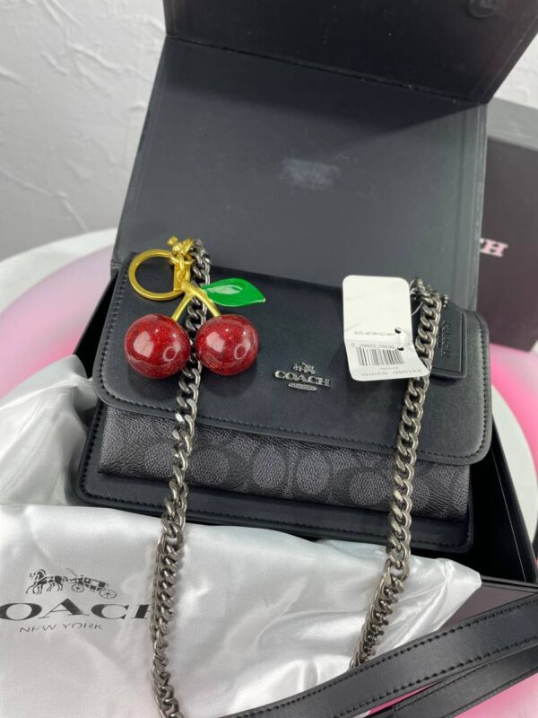 ⁦Coach Cherry Luxe⁩ - الصورة ⁦5⁩
