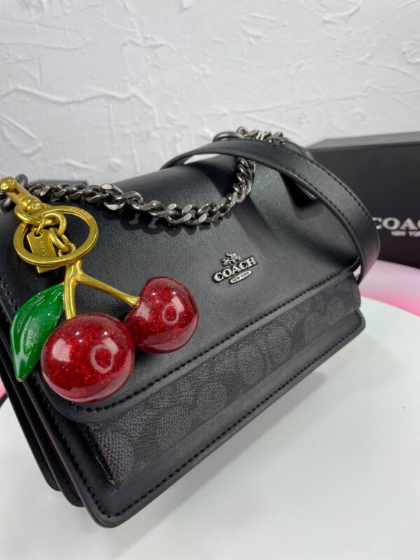 ⁦Coach Cherry Luxe⁩ - الصورة ⁦3⁩