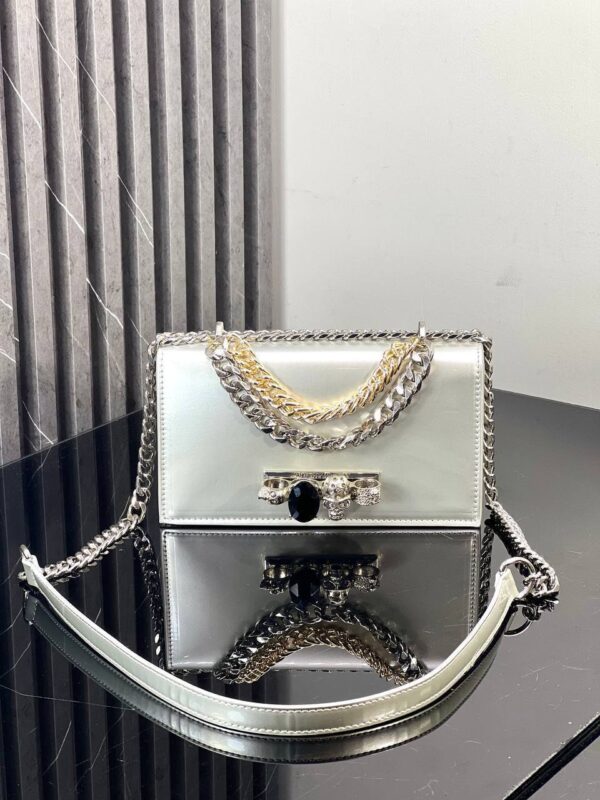 ⁦Alexander McQueen Jeweled Bag⁩ - الصورة ⁦7⁩