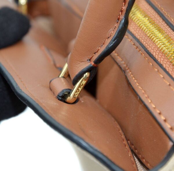 ⁦Coach Medium Zipper Bag⁩ - الصورة ⁦6⁩