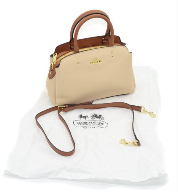 ⁦Coach Medium Zipper Bag⁩ - الصورة ⁦3⁩