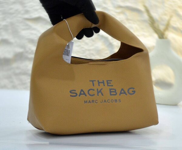 ⁦Marc Jacobs – The Sack Bag⁩ - الصورة ⁦7⁩