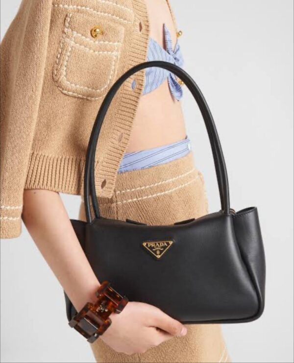 ⁦Prada Medium Leather Tote Bag⁩ - الصورة ⁦7⁩