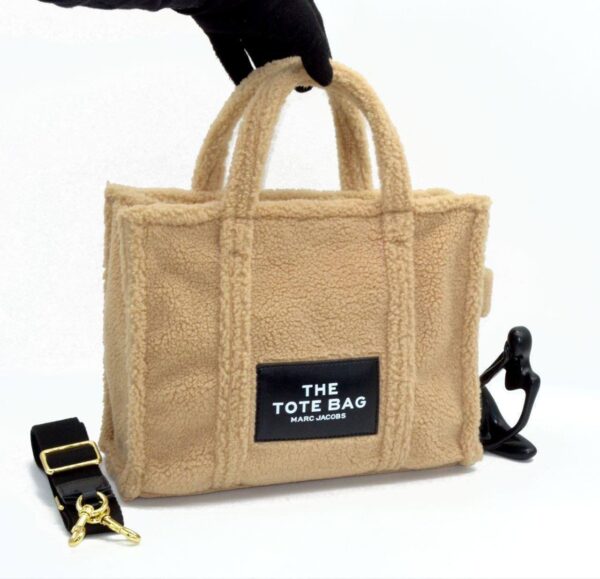 ⁦Marc Jacobs Teddy Tote⁩ - الصورة ⁦6⁩