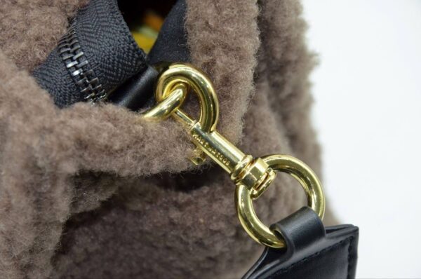 ⁦Marc Jacobs Teddy Tote⁩ - الصورة ⁦5⁩