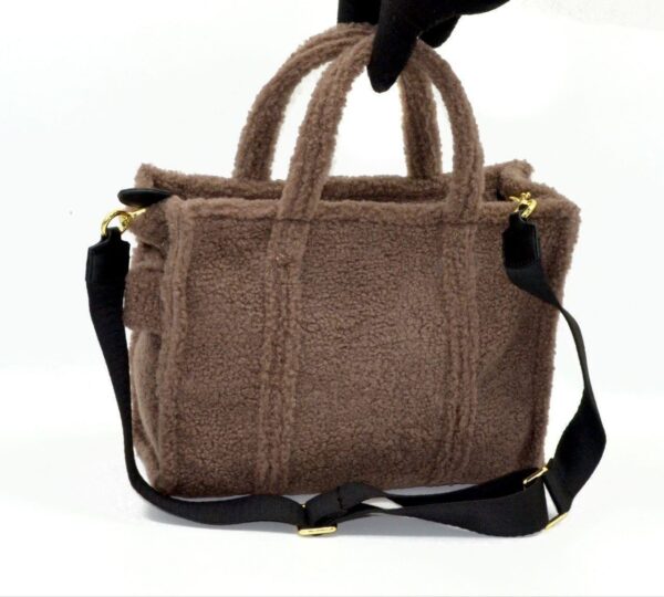 ⁦Marc Jacobs Teddy Tote⁩ - الصورة ⁦2⁩