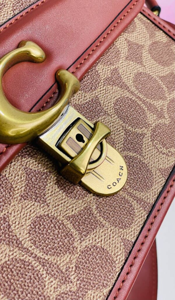 ⁦Coach Classic Charm⁩ - الصورة ⁦4⁩
